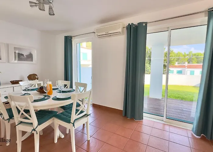 Village By The Sea منتزه العطل *